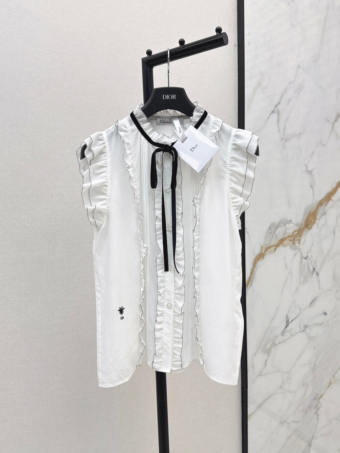 D*r 25ss Ruffled sleeveless shirt with black velvet lace-up
