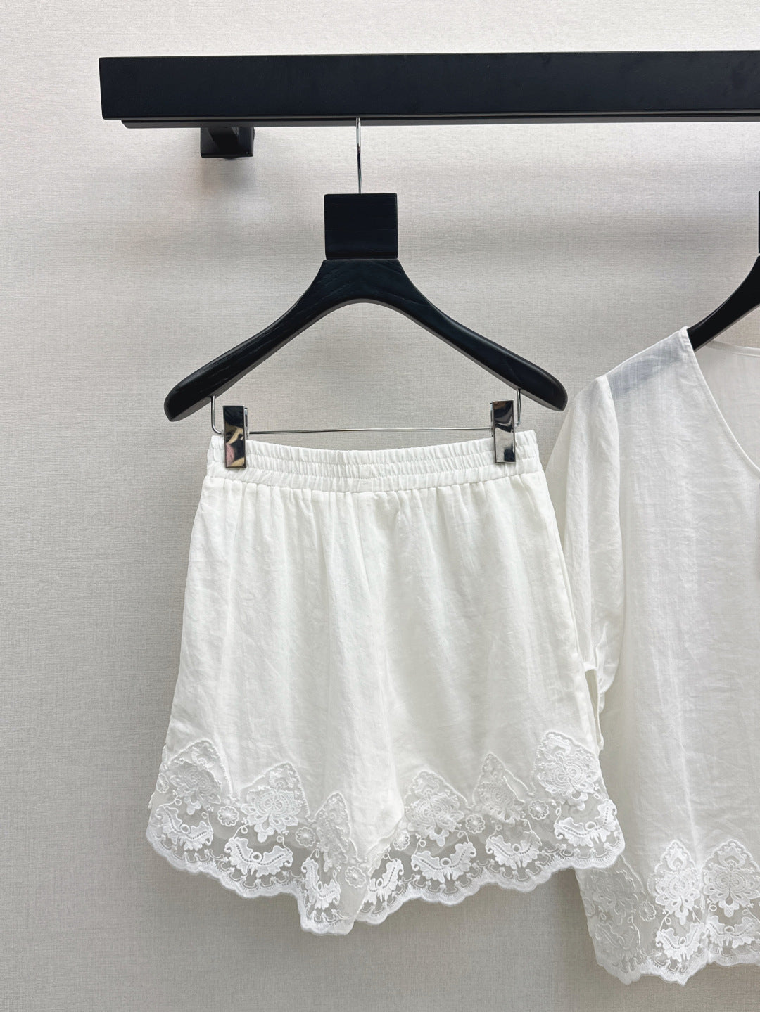Lor*P 25ss ramie suit with lace trim