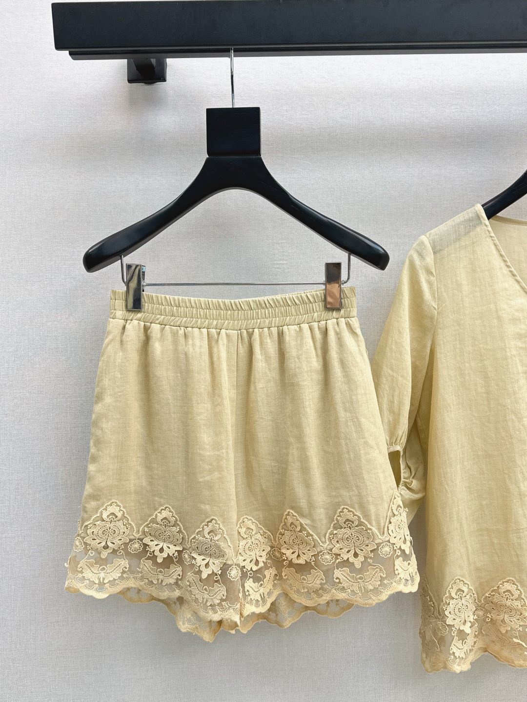 Lor*P 25ss ramie suit with lace trim