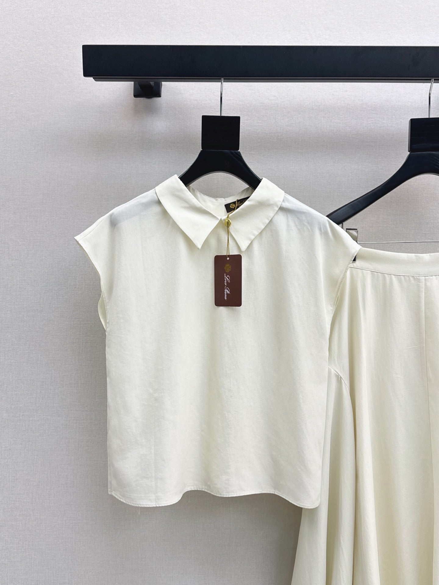 Lor*P 25ss sleeveless top and pleated skirt set