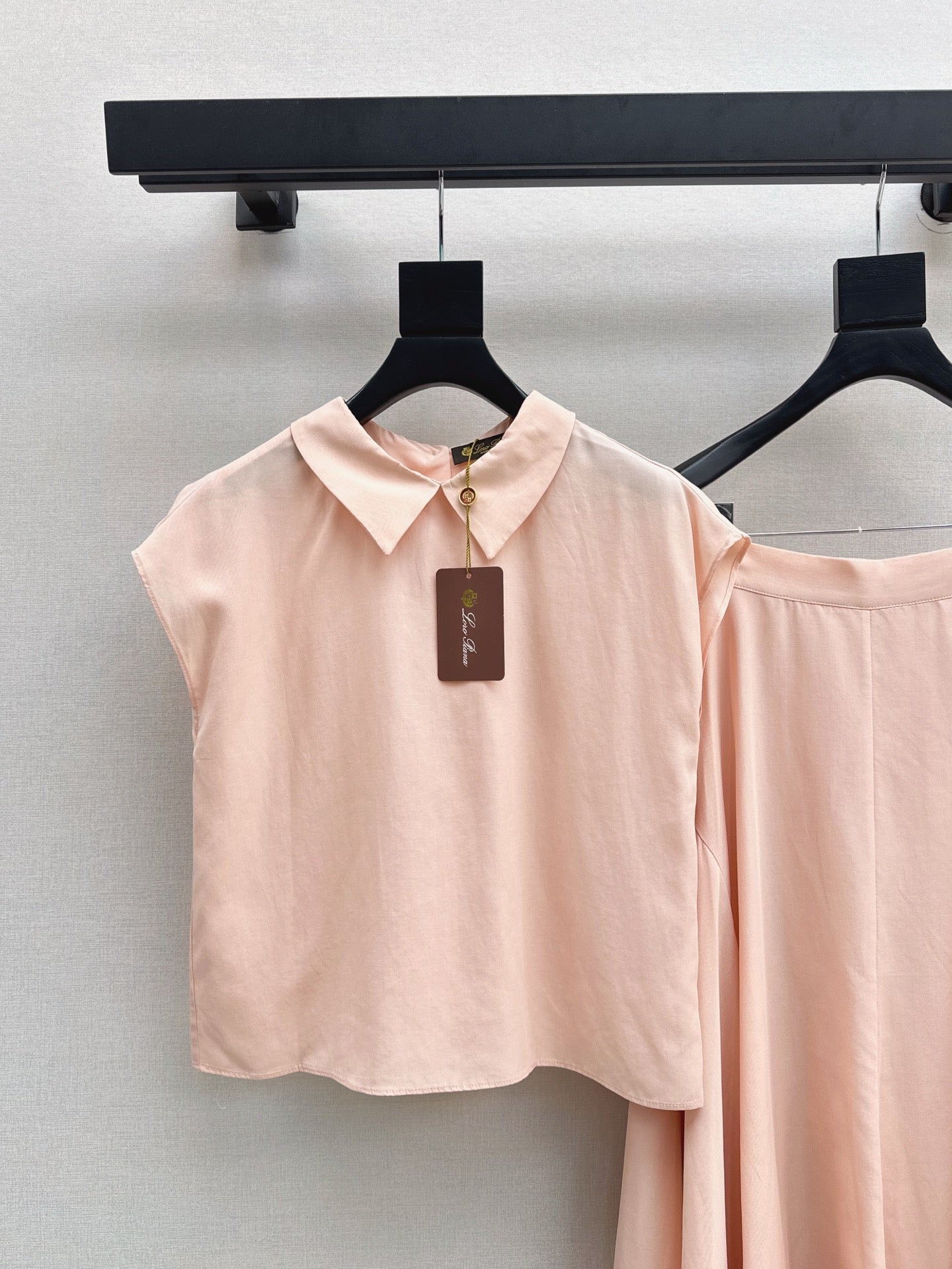 Lor*P 25ss sleeveless top and pleated skirt set