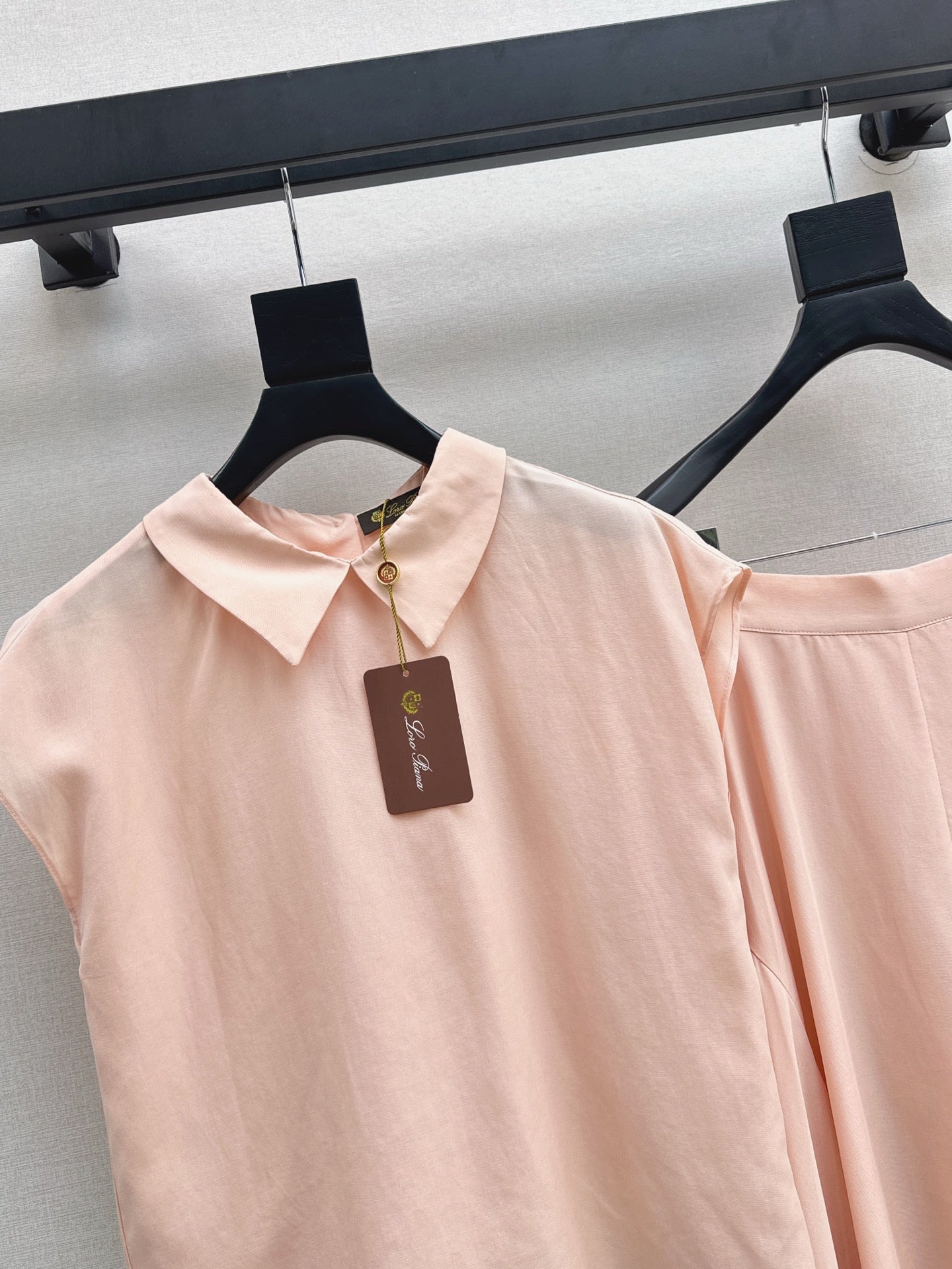 Lor*P 25ss sleeveless top and pleated skirt set
