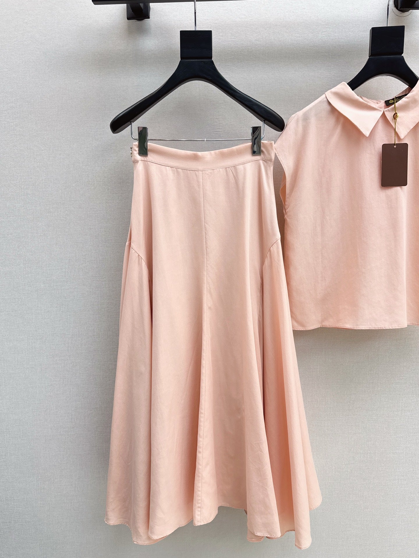 Lor*P 25ss sleeveless top and pleated skirt set