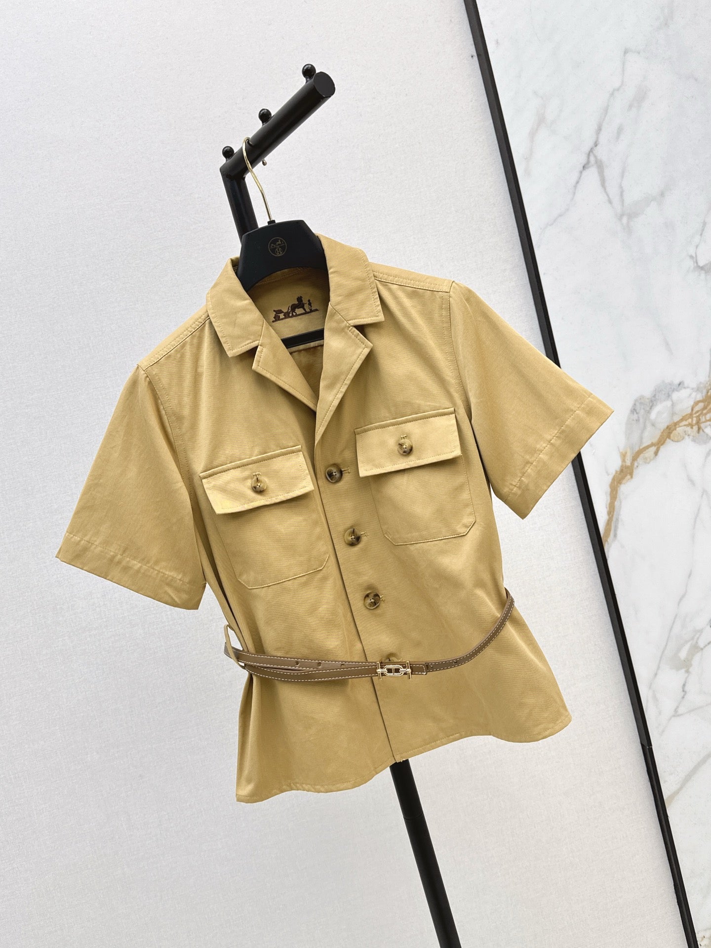 Herm* 25ss short-sleeve belted top