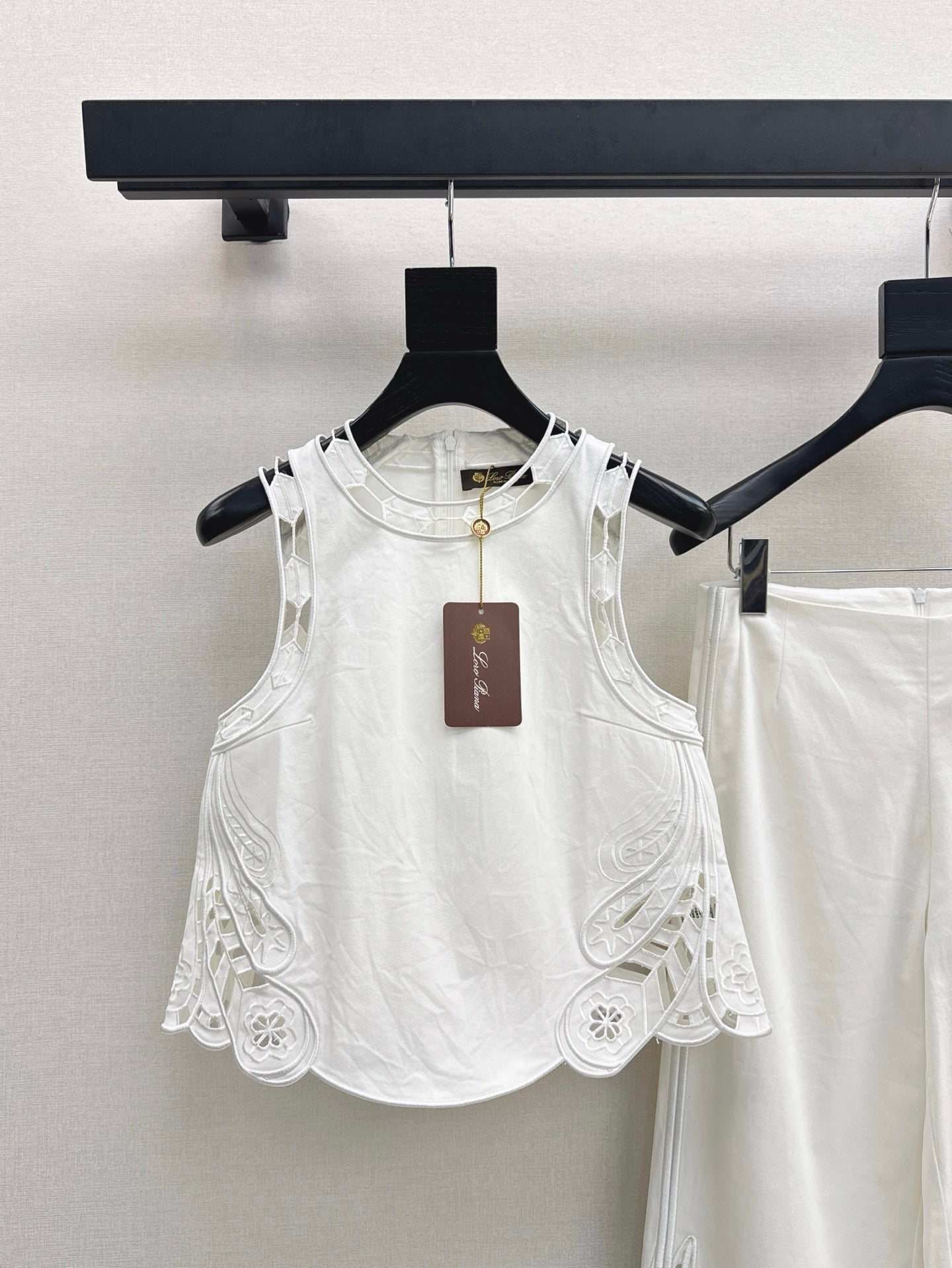 Lor*P 25ss hollow floral embroidered vest and pants set