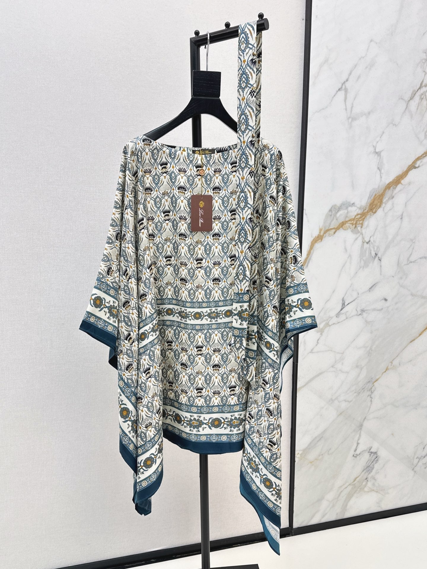 Lor*P 25ss floral silk cape dress