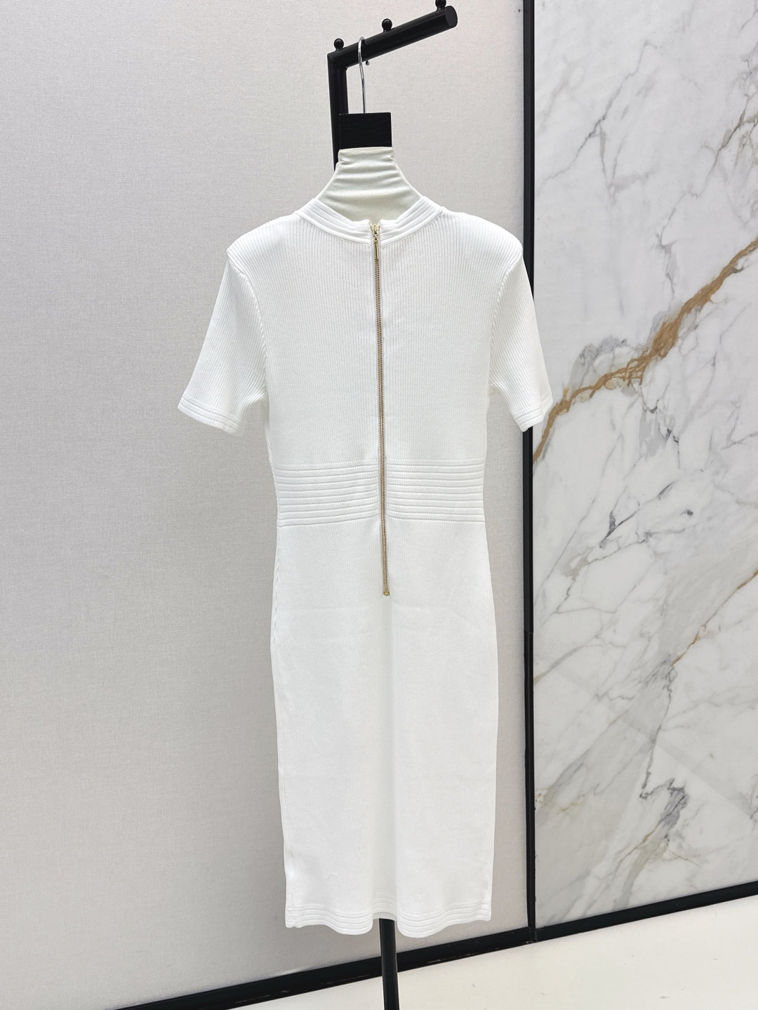Balm* 25ss knit bodycon dress with gold buttons