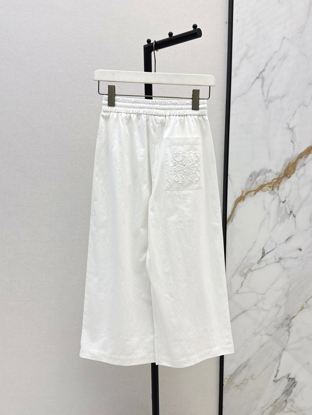 Loe* 25ss anagram cropped denim pants