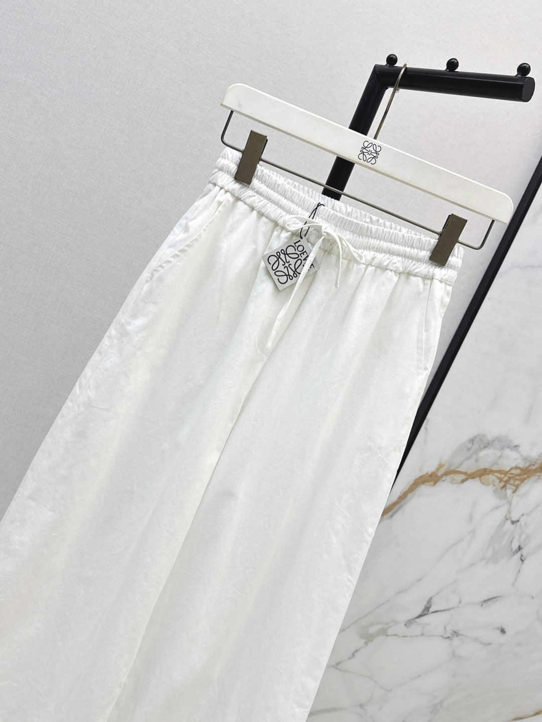 Loe* 25ss anagram cropped denim pants