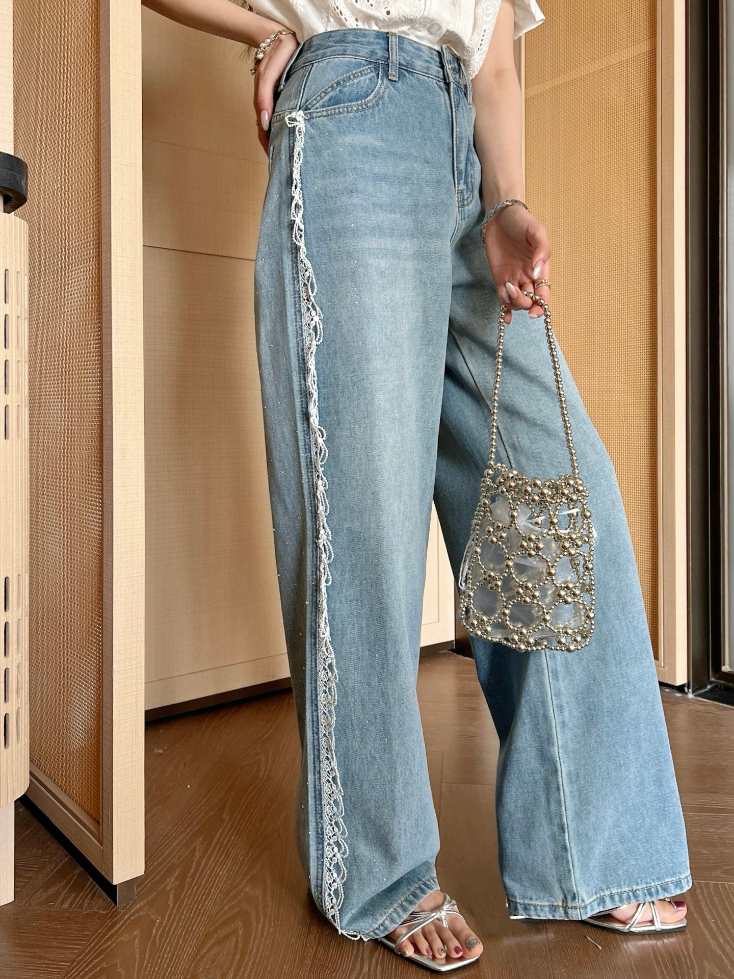 M*u 25ss embroidered trim rhinstones jeans