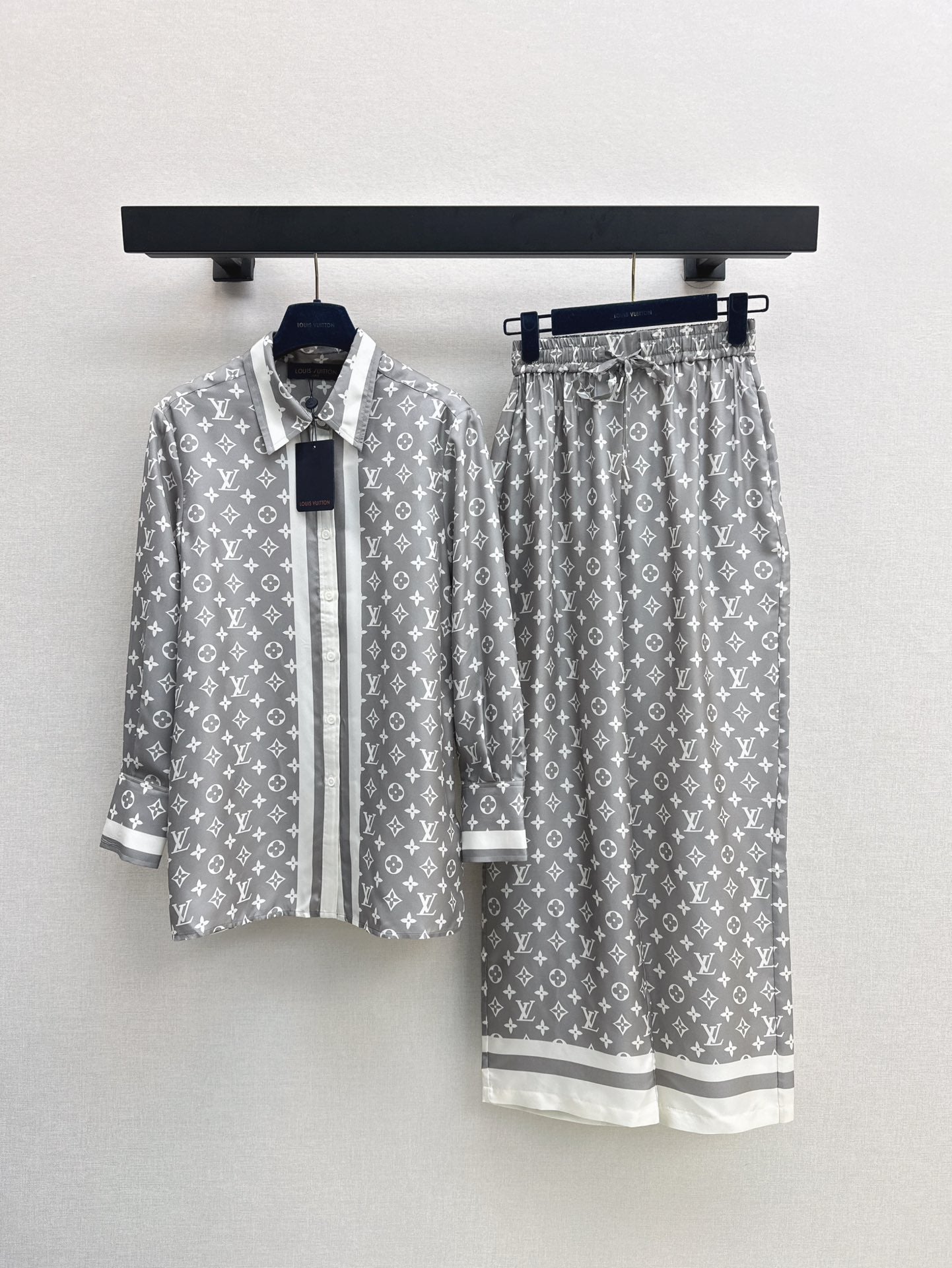 Loui* 25ss monogram silk shirt