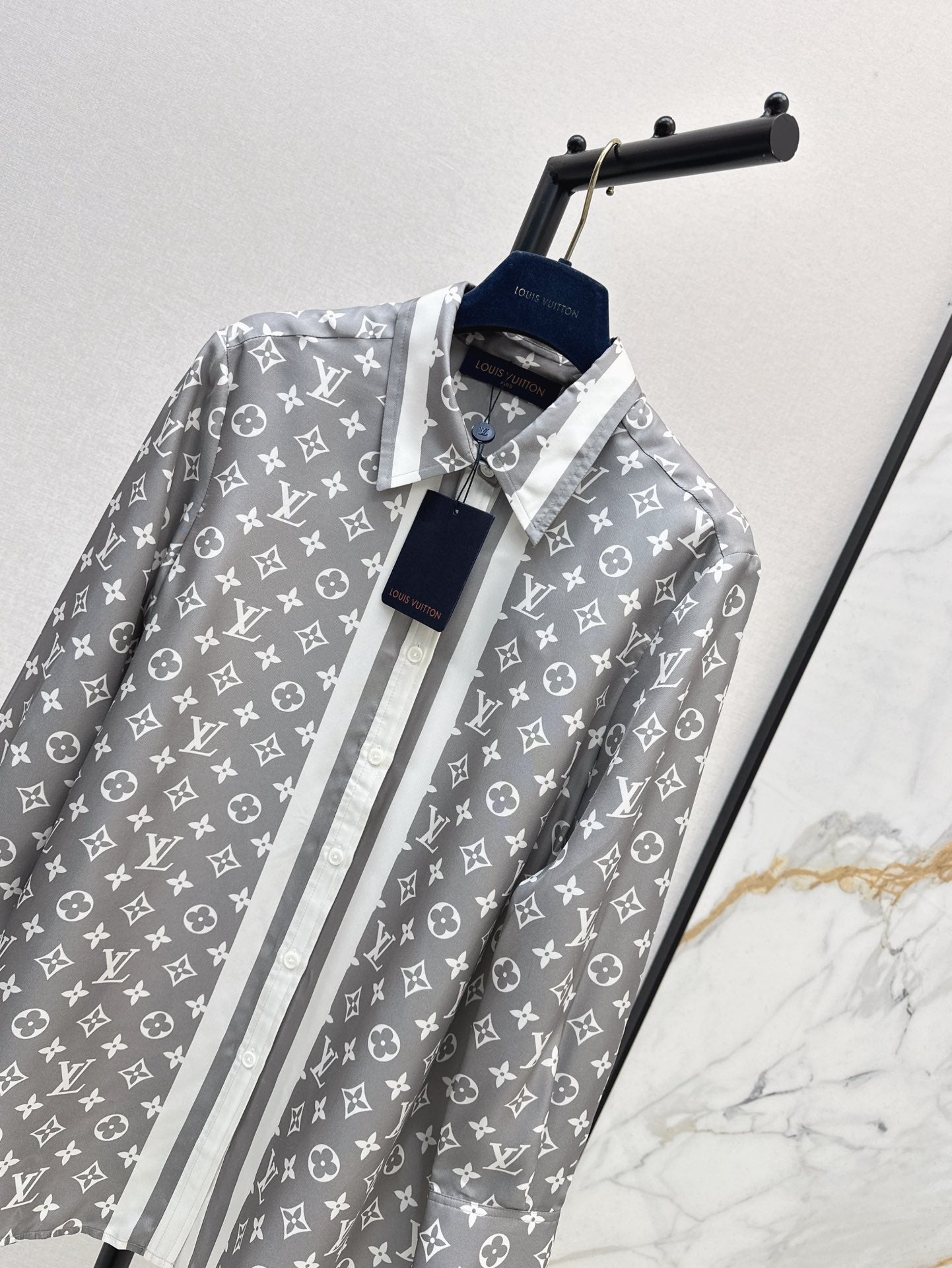 Loui* 25ss monogram silk shirt