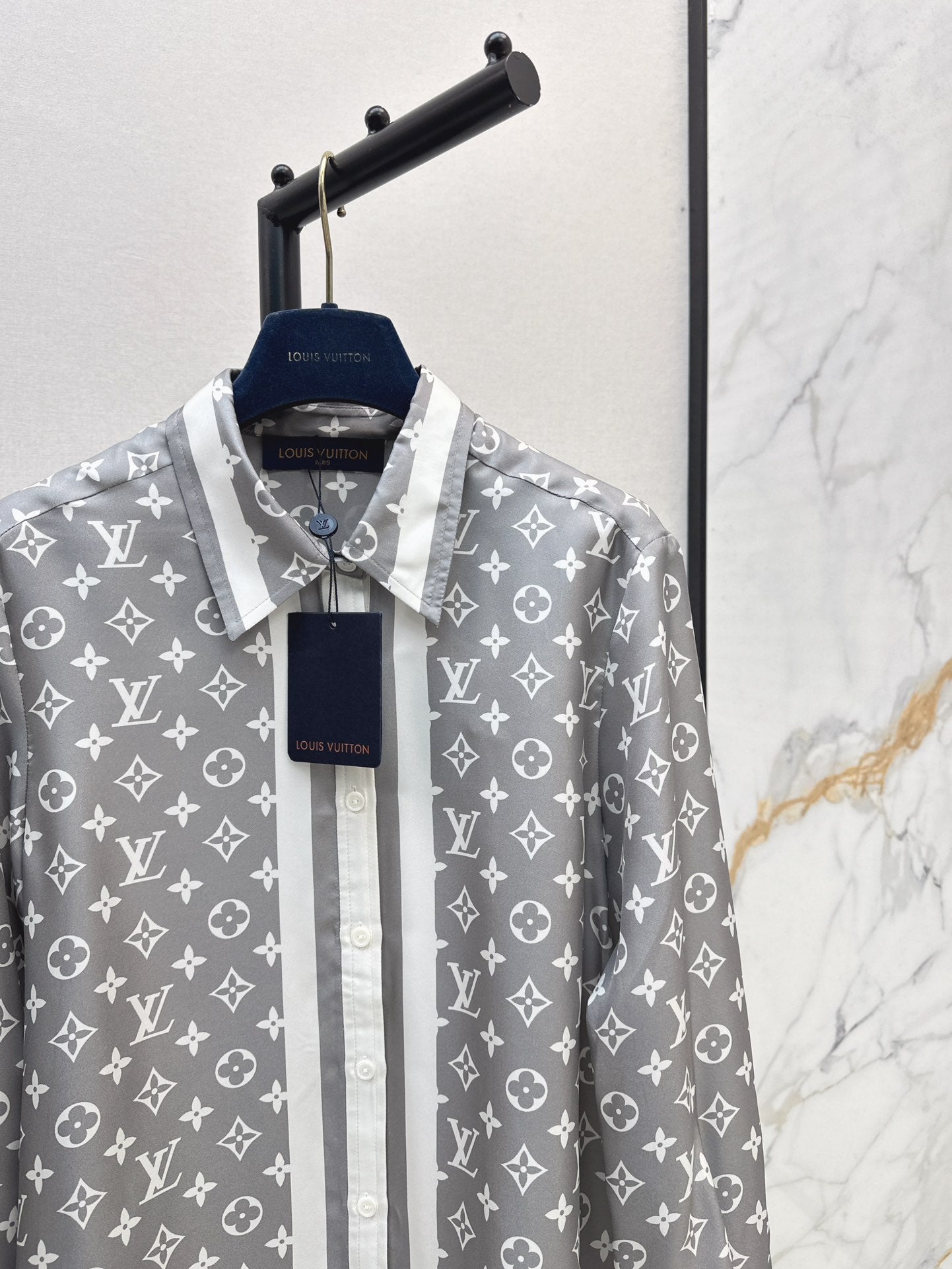Loui* 25ss monogram silk shirt