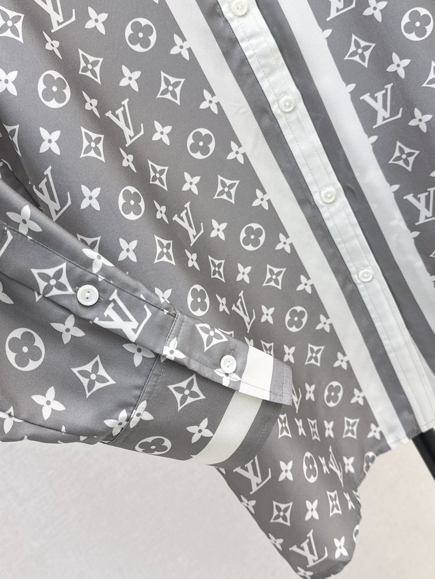 Loui* 25ss monogram silk shirt