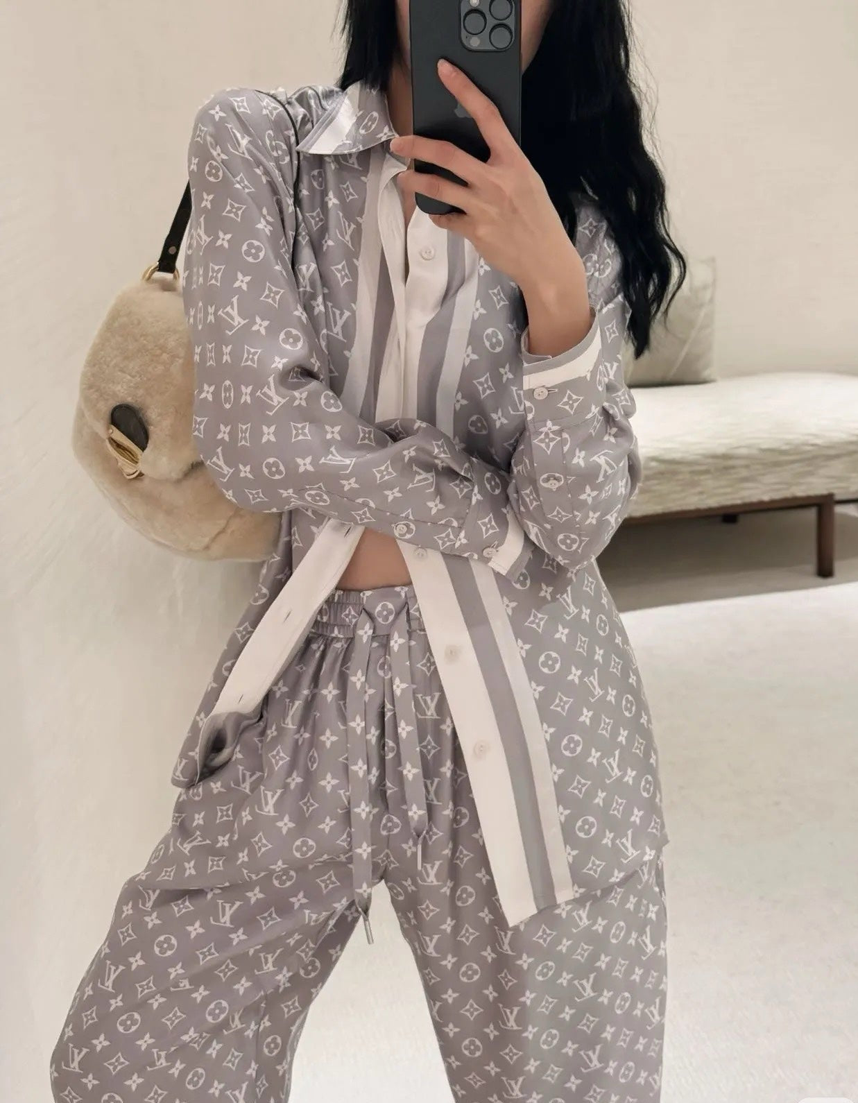 Loui* 25ss monogram silk shirt
