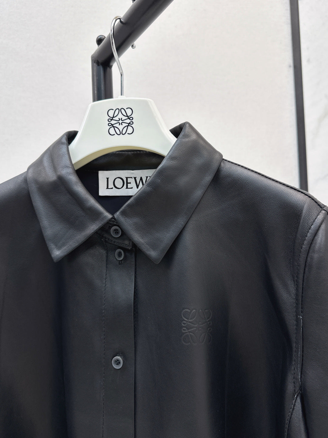 Loe* 25ss short sleeve trapeze shirt in nappa lambskin