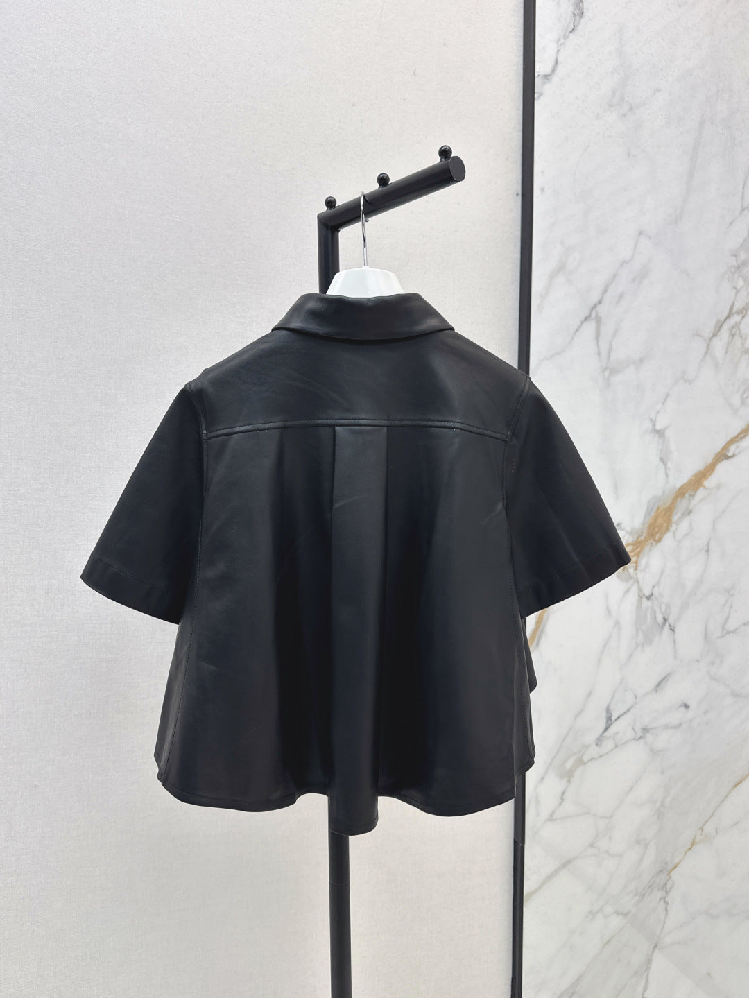 Loe* 25ss short sleeve trapeze shirt in nappa lambskin