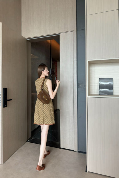 Gu* 25ss GG canvas belted dress