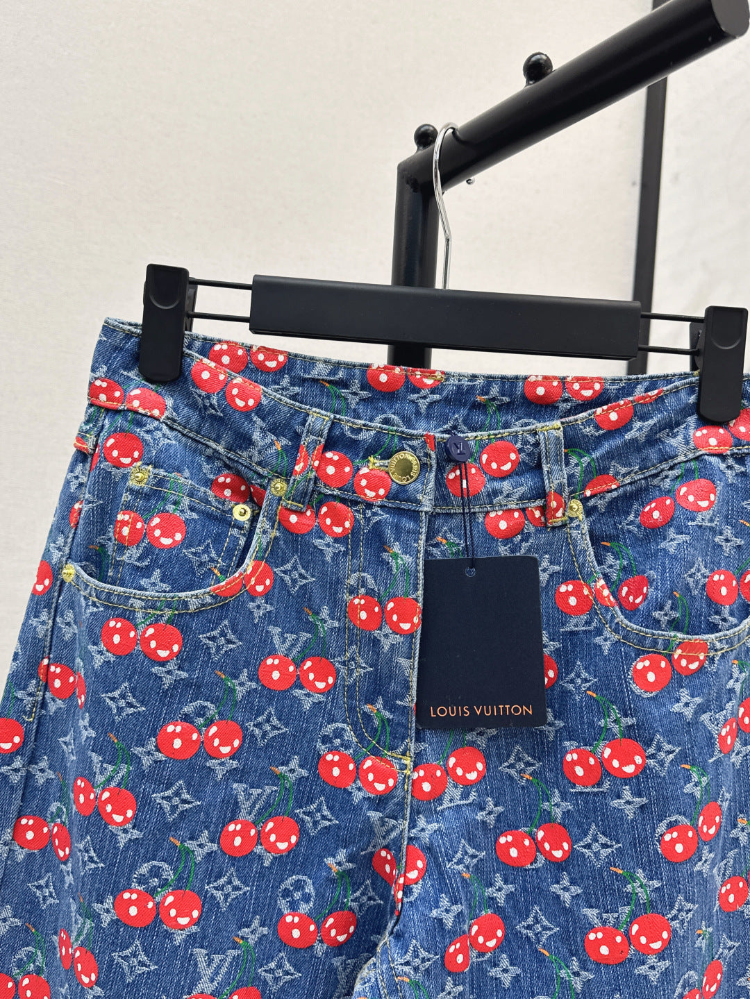 Loui* 25ss monogram cherry jacquard flared jeans