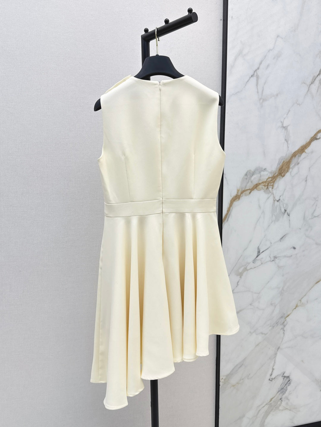 Loui* 25ss shoulder buckle asymmetrical dress
